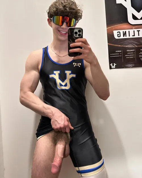 Need a bro to come suck me off in my singlet after a match