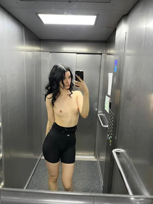 Selfie in elevator <3