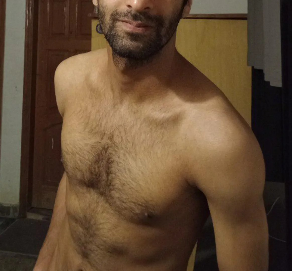 Slim fit 36 yo guy looking for a young, slim fit boy for LTR. Bottom/Side.