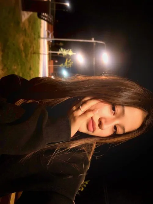 Subtle tease, tempting mood