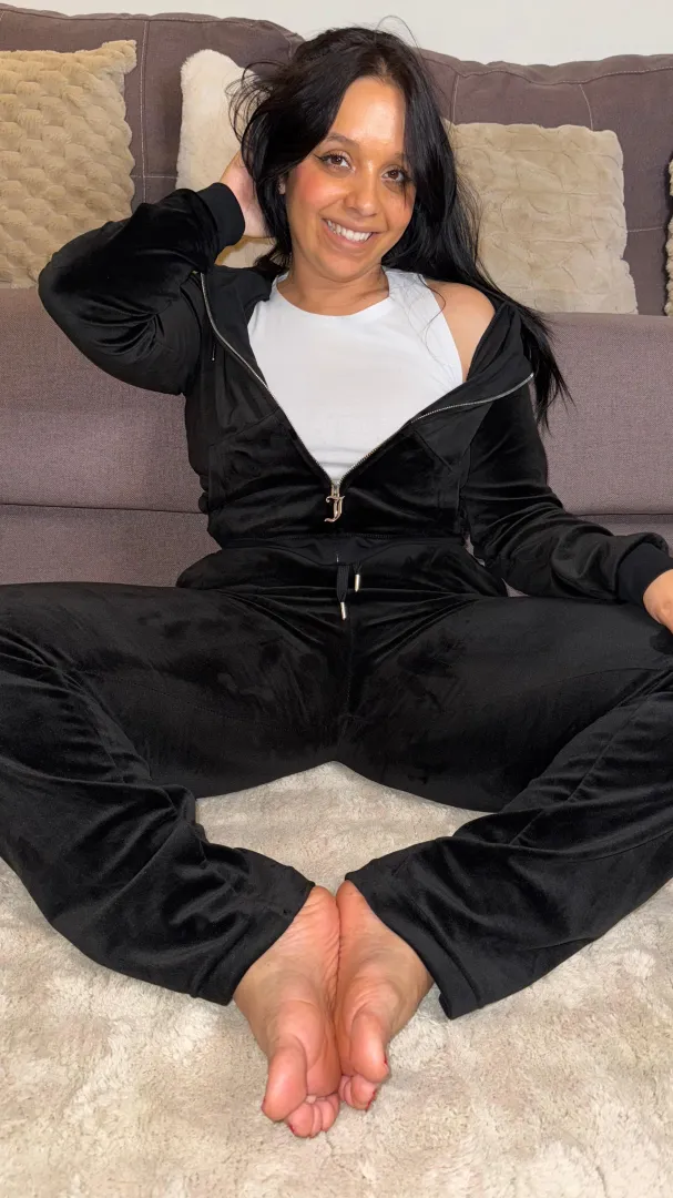 Sweet face, sinful curves—I’m the kind of delicious that lingers on your mind.