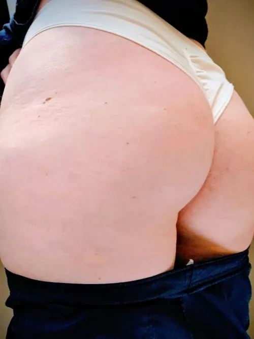 Wore only white panties for this free bleed period