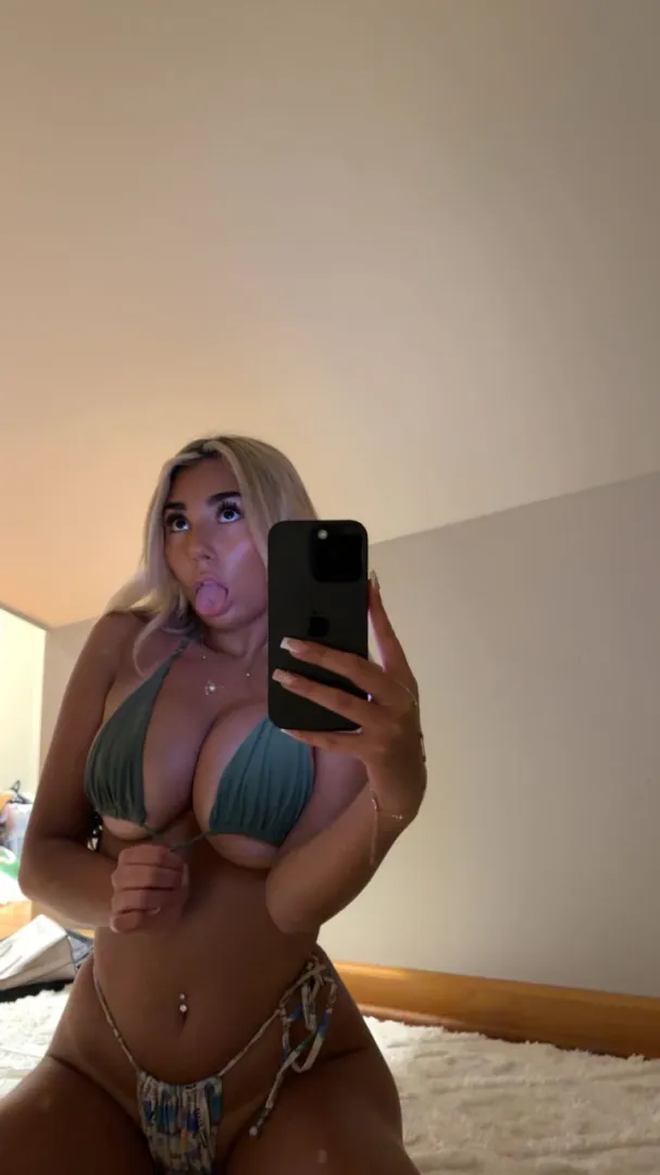 19 F looking for couples to have fun this weekend