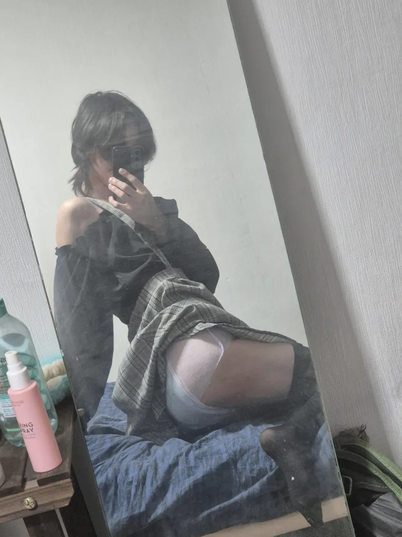 20M femboy Looking for a cg 