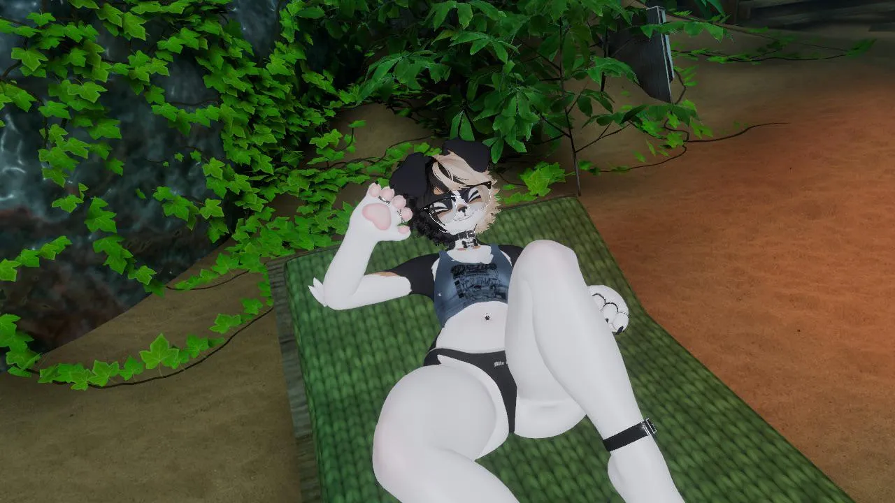 Anyone wanna join this pup on the beach, I promise I’ll be a good boy~ <3