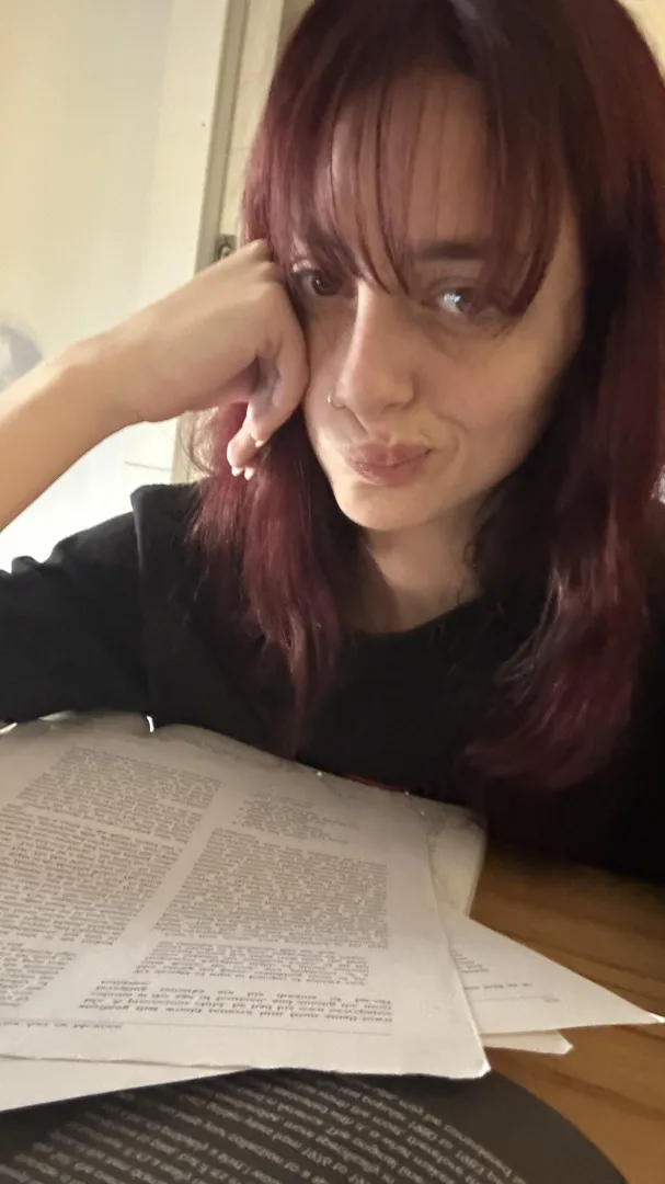 Buzzed and feeling cute tonight if you can host.. Insta only: lunarumes,,