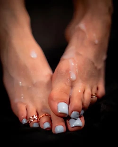 Cum on my feet honey 
