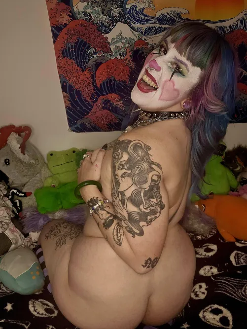 Do we like thicc ass clowns here? 