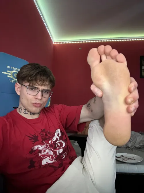 guess u like big feet