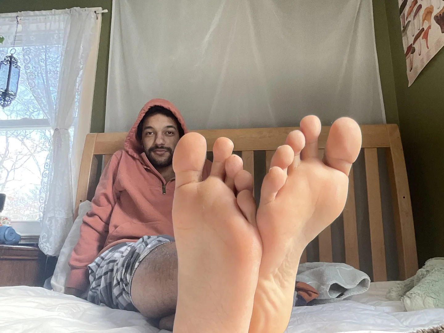 I need friends who like feet! 25