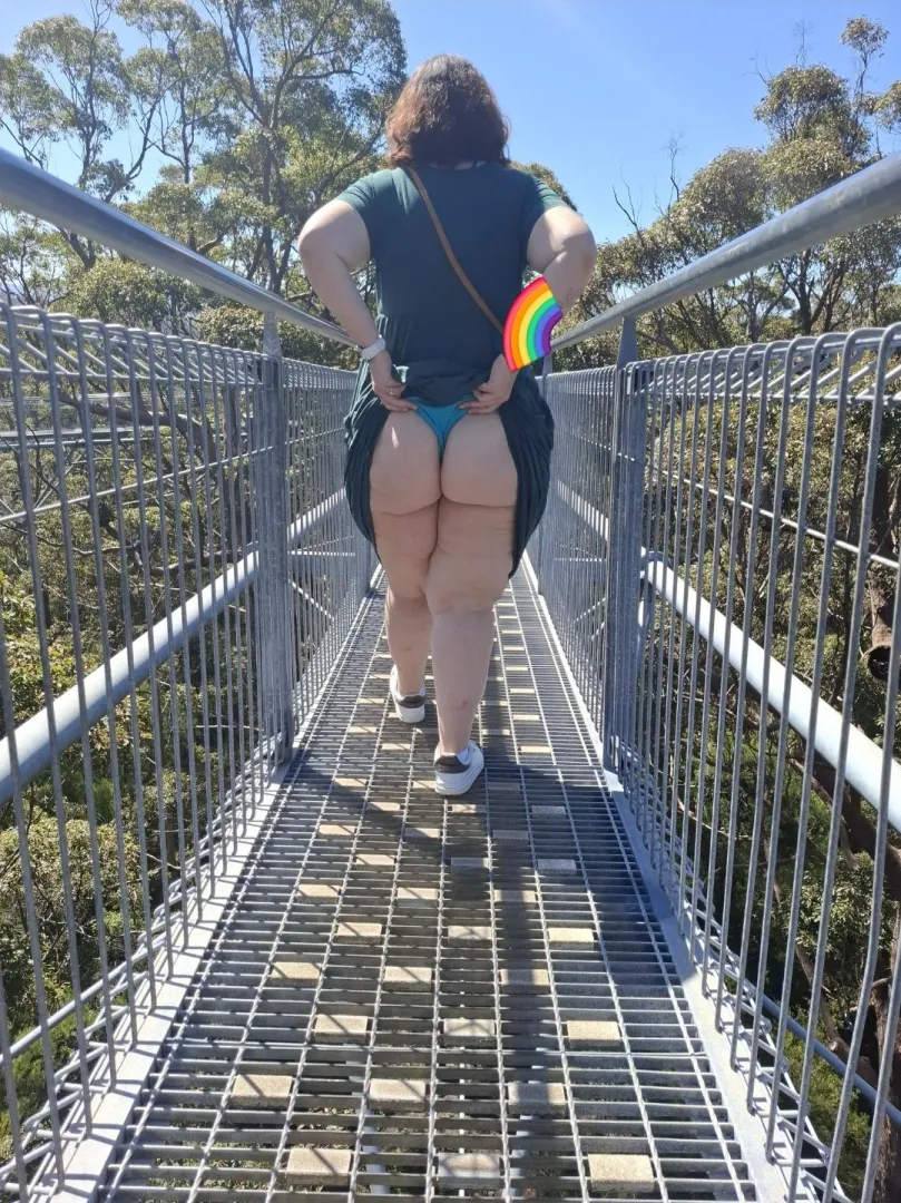 I wonder how many other people got a peek? (F)