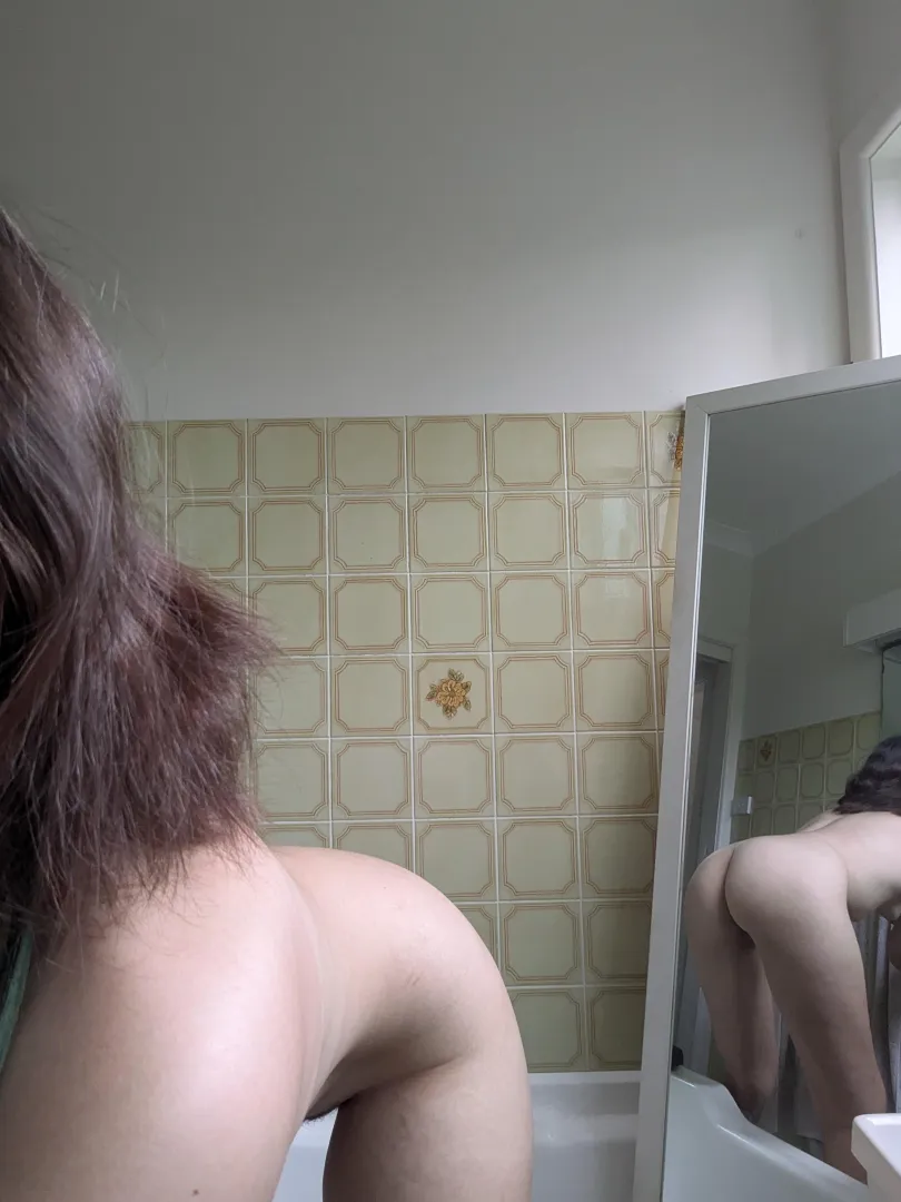 Ignore that the mirror is in the bath