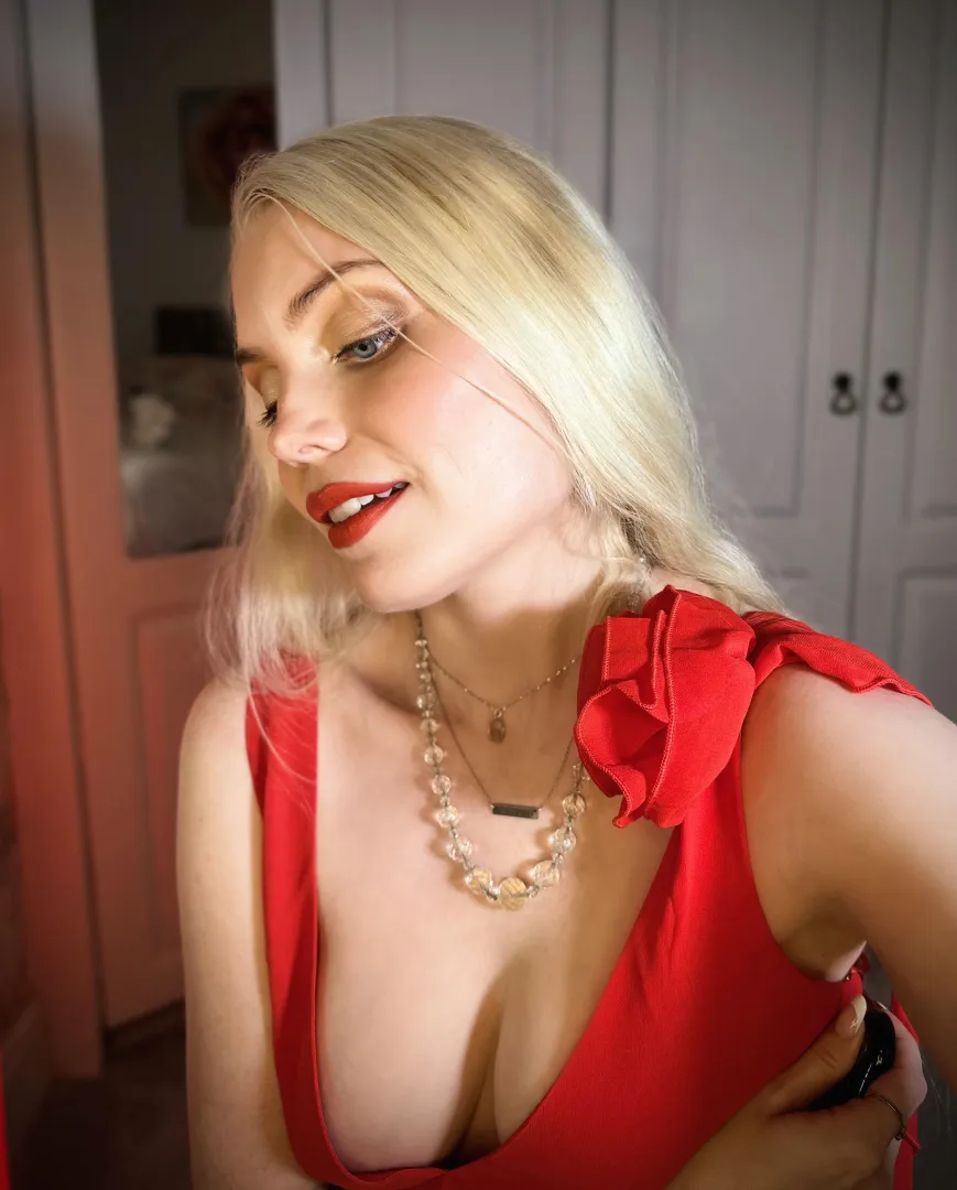 I’m going to be LIVE streaming tonight at 9 PM Irish standard time on my VIP page!  don’t miss it Link below 