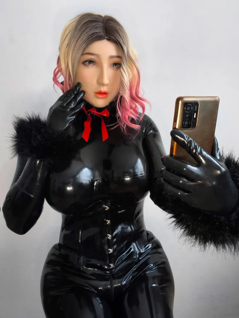 Lets make a doll selfie!