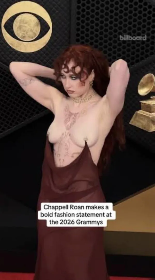 Melisandre if she has curly hair