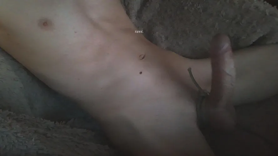 Why is it hard to find girls that like skinny guys? 