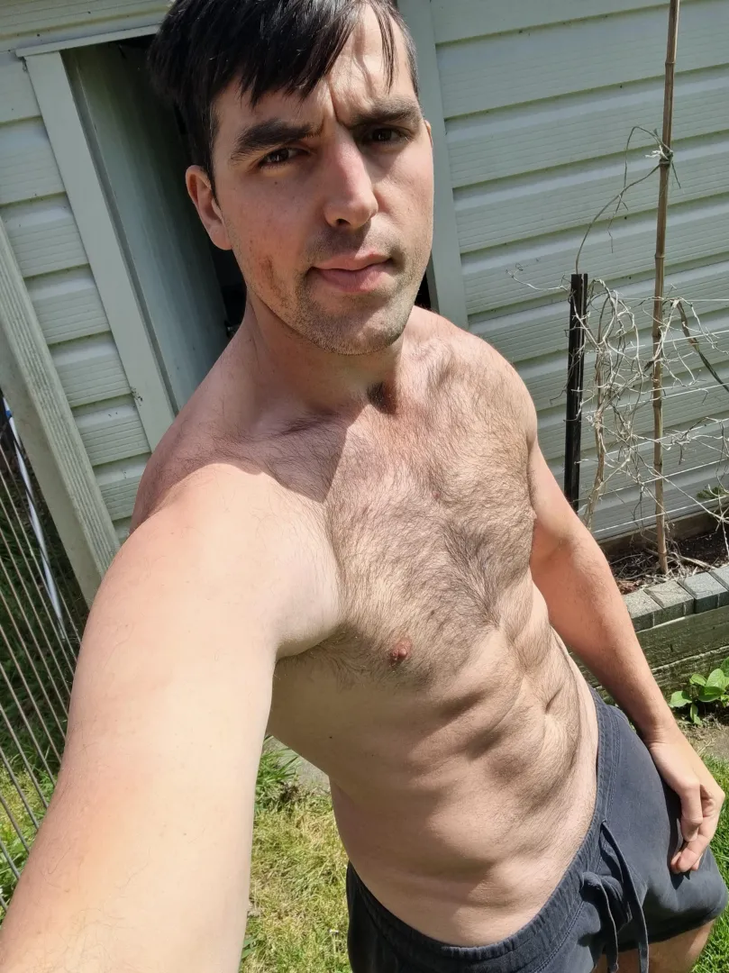 First post here, hope my 6ft 5 physique is impressive enough to get some attention.