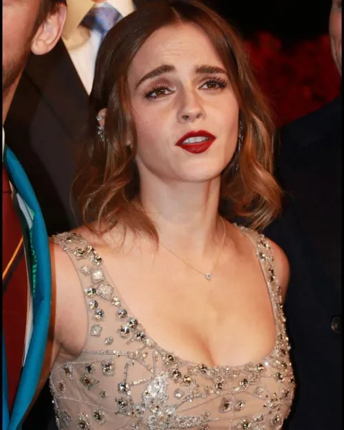 Im on my knees worship for goddess Emma. So perfect