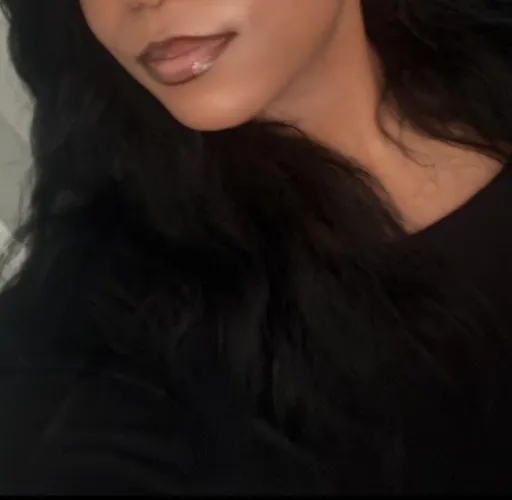 Lip liner & gloss combo.