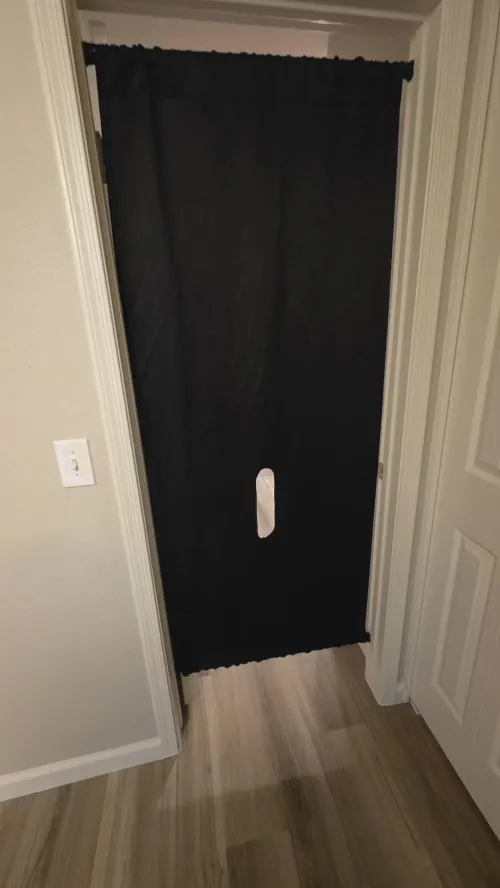 Looking for now. Have a private gloryhole at my place in Chandler near 101 & Ray. Looking for guys 18-39, fit, clean who need to bust. I'm 32, WM, 6ft, 195, like to swallow. You must send stats/pic to set it up.