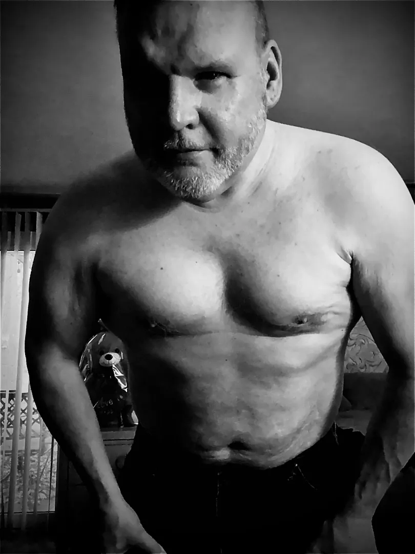 Poly male looking for female for solo play