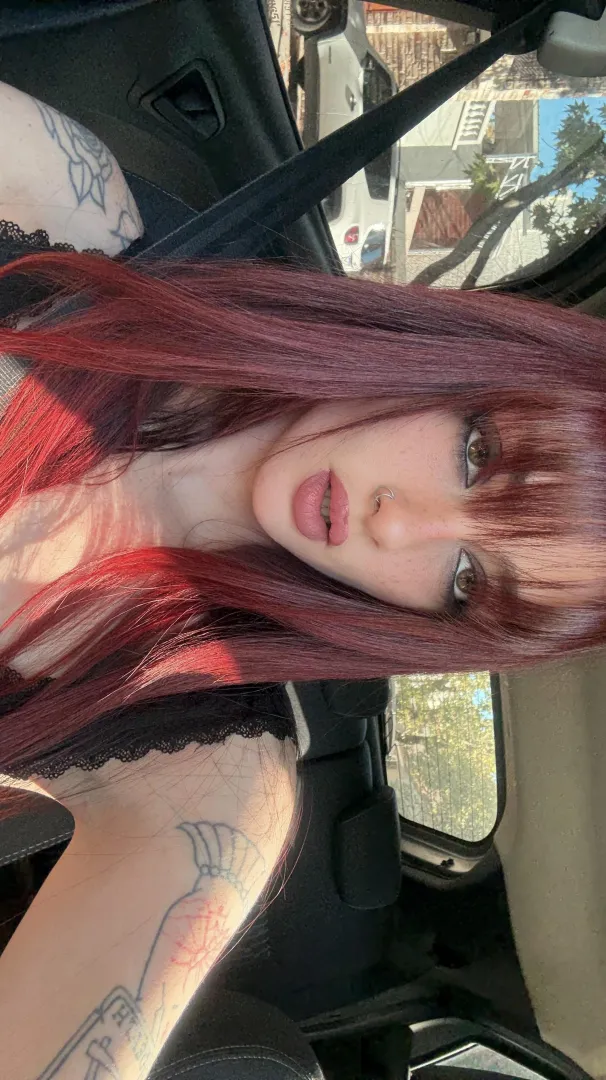 Slightly buzzed, fun playful vibe tonight if you can host.. Insta only: lunarumes,,