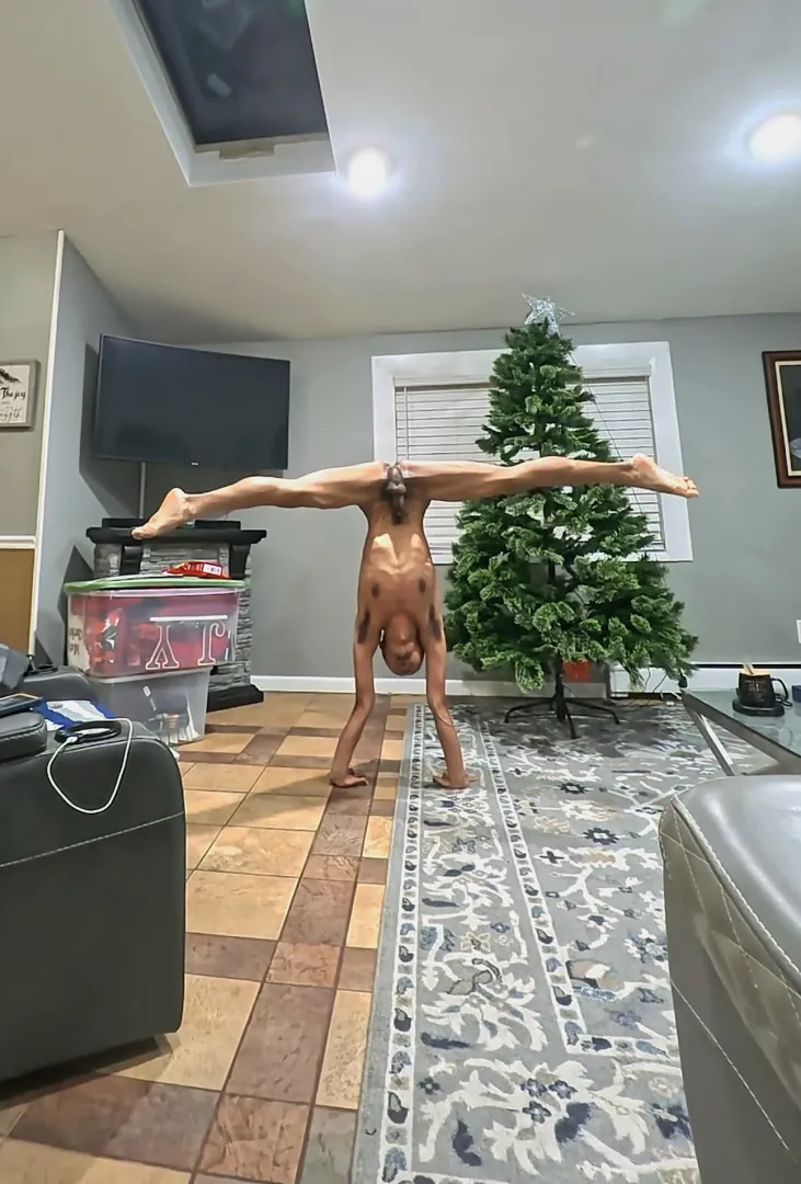 Splits in a handstand ‍♂️