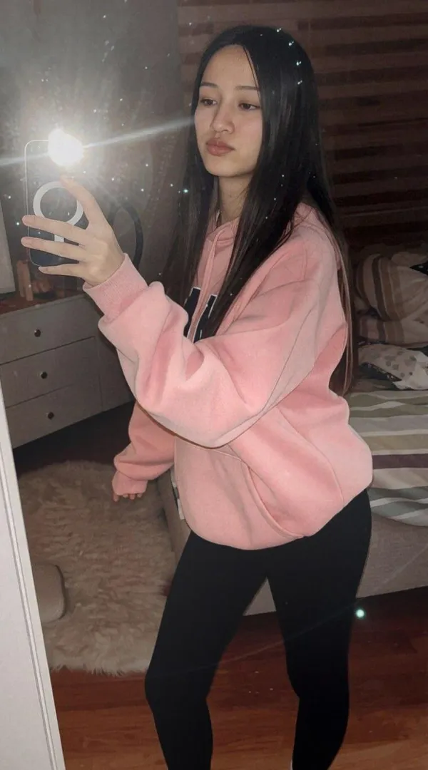 sweet face, flirty vibe