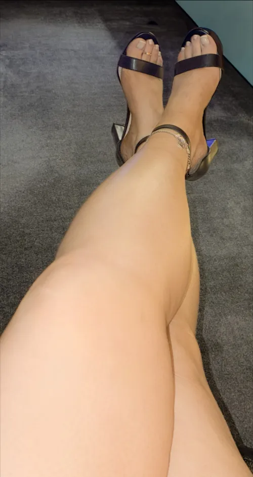 Toes always on point when you're a hotwife