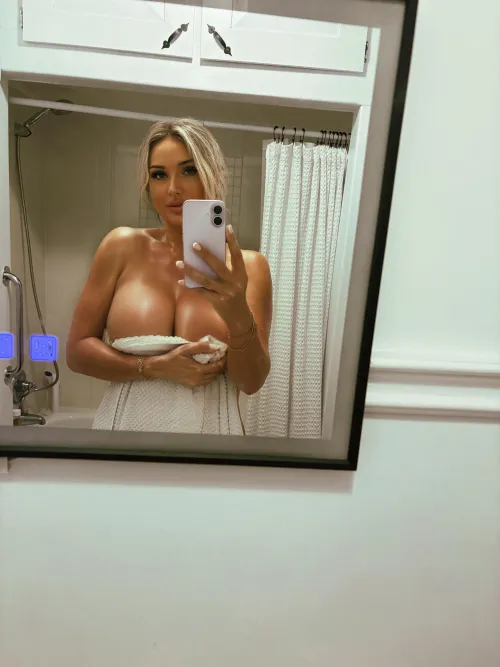 Who likes thick milfs?