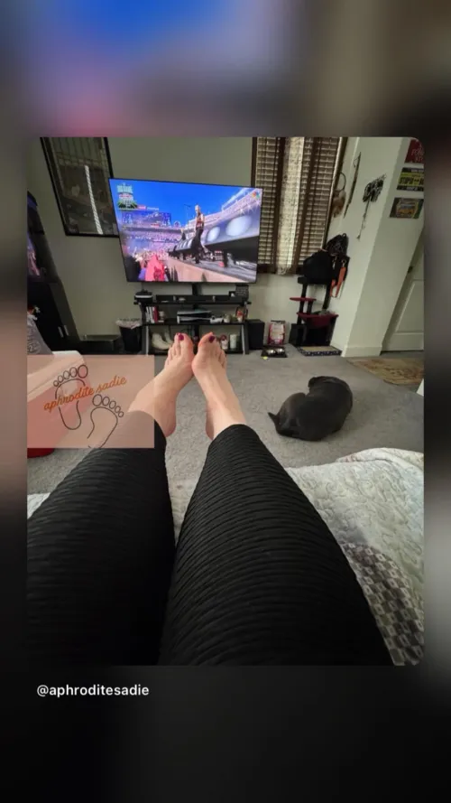 Who’s ready for some football !! Super Bowl, editing videos chips & dip. Talk soon Anonymously yours, Sadie 