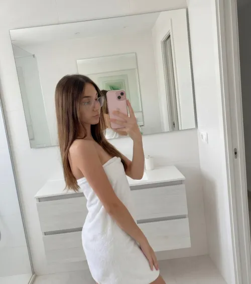 will be deleting in 12hrs but whoever says yes gets some nudes as always