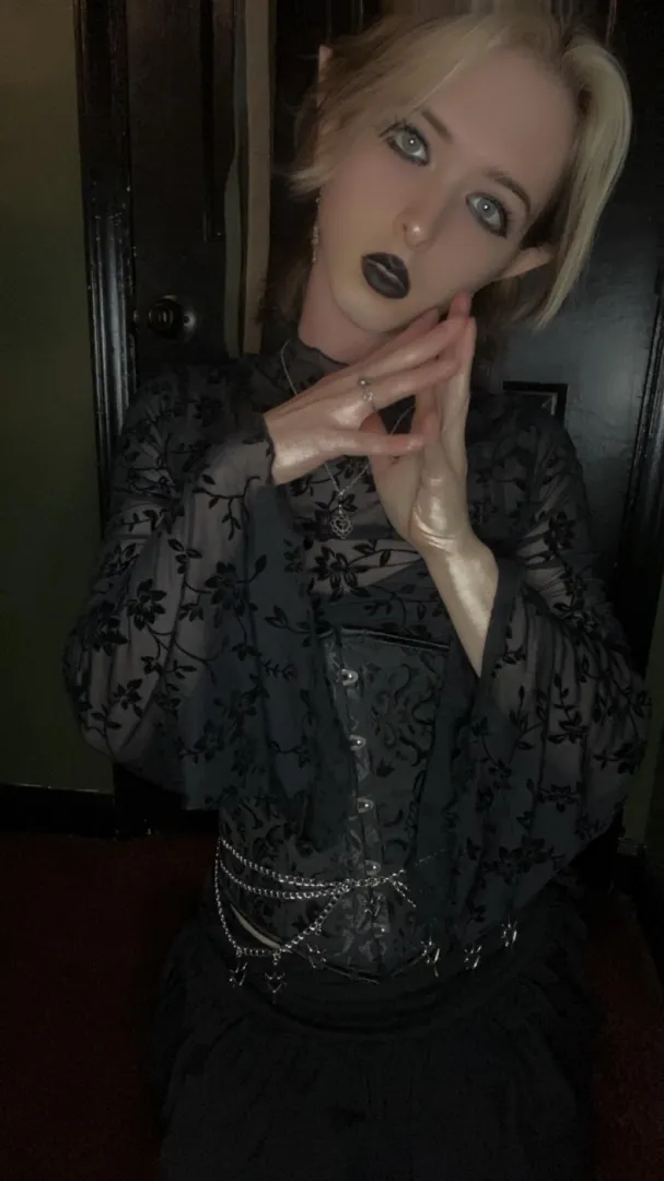 Here’s a little elf necromancer