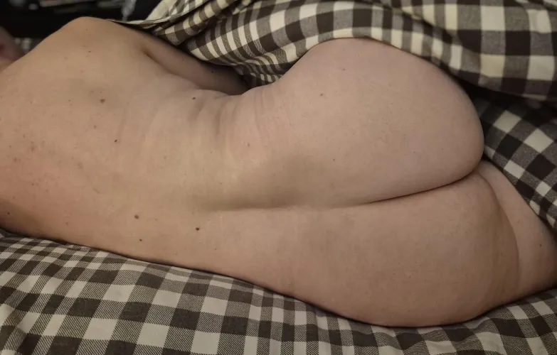 If this doesn't distract you, nothing will 