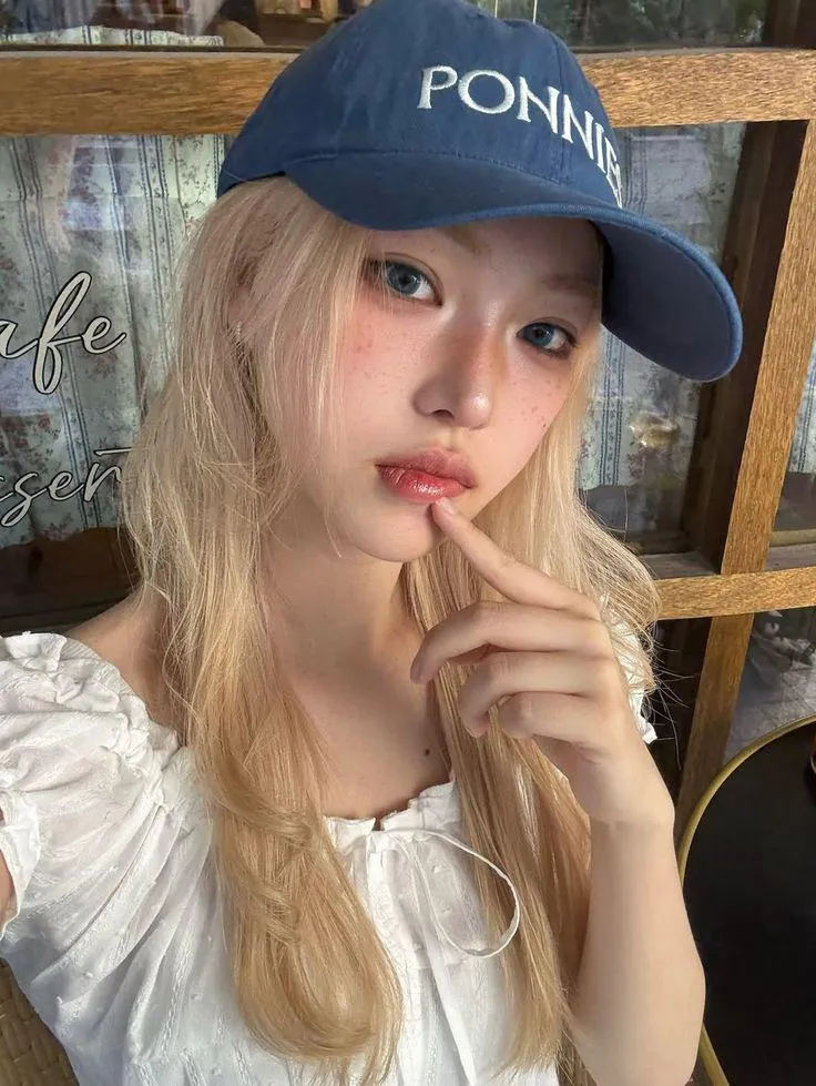 light tug on my ponytail or firm hand around my throat which feels better