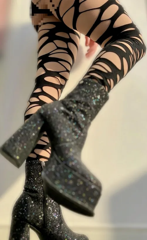 Ripped stockings and sparkles, a combination designed to break your brain  ‍