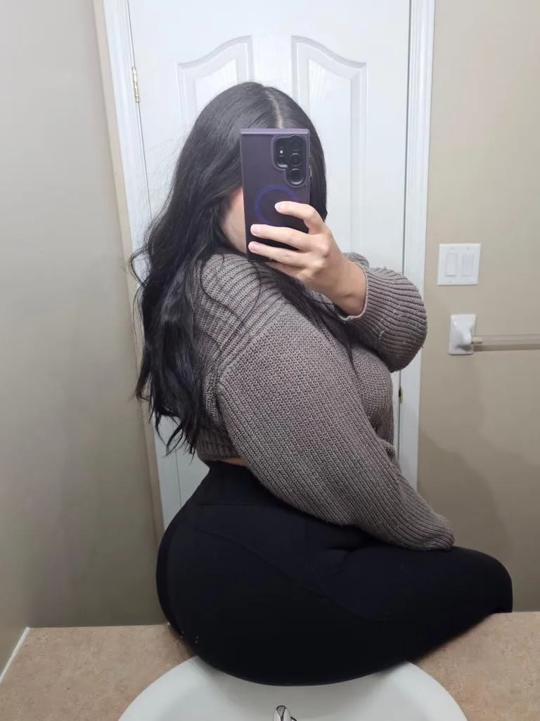 Thick and busty, if you’re into me then say something