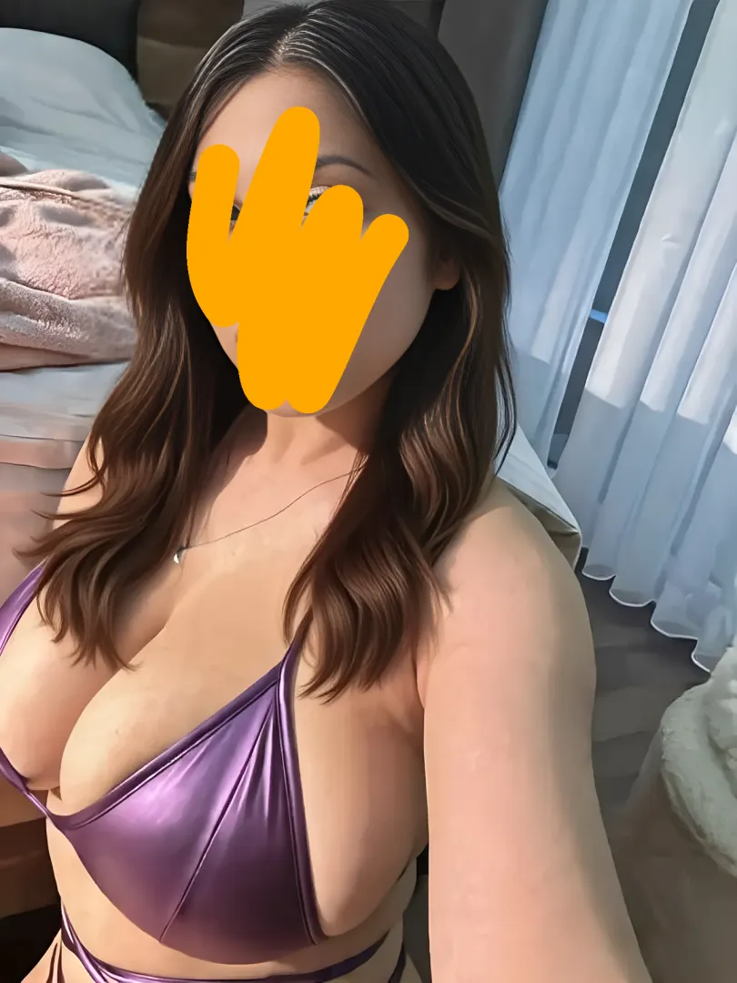 Waiting for my bf in this 