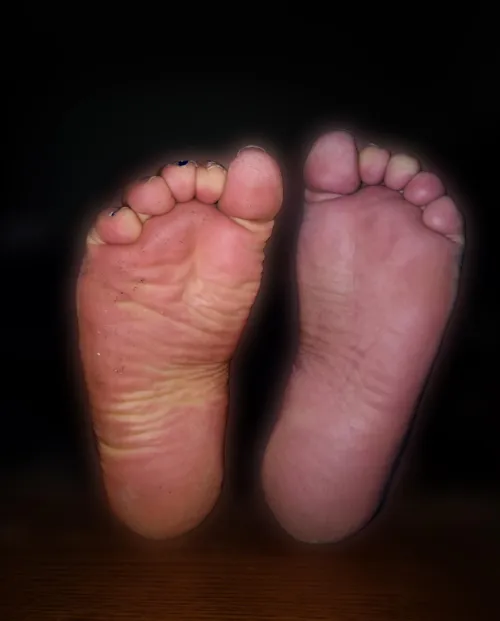 Can I rub the tip of your cock with my wrinkled sole?