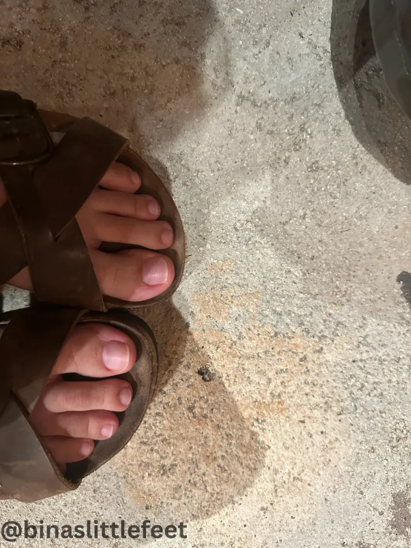 Clean toes in my Birkenstocks 