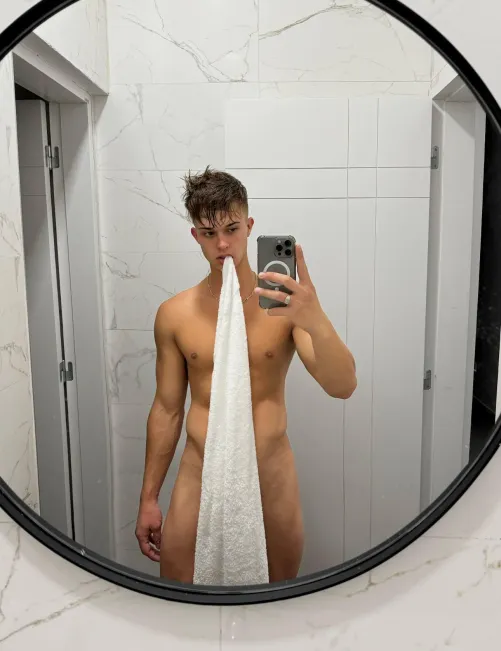 Find out what I have under the towel