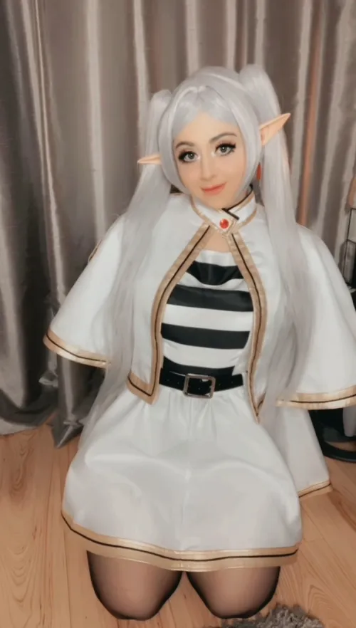 Frieren cosplay
