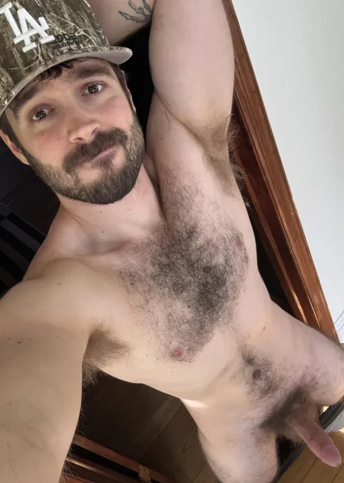 Hairy pits to seduce a little cocksucker