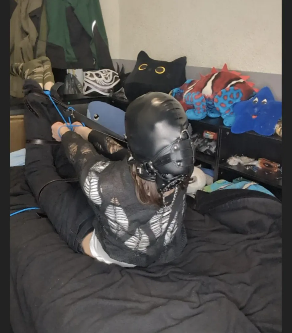 Hog tie fun in selfbondage a shame the harness slipped around my neck :/