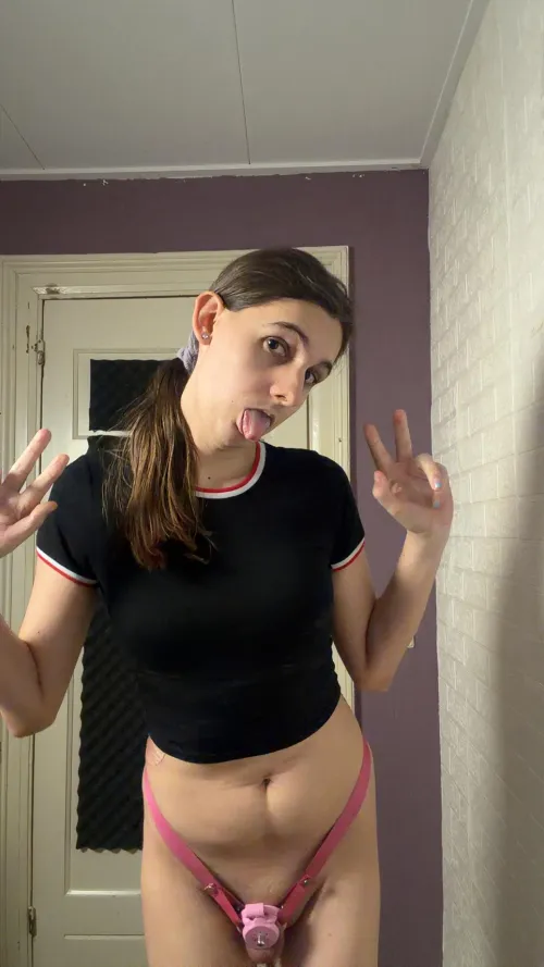 just know my sissy ass would suck u off everyday if i was ur bride