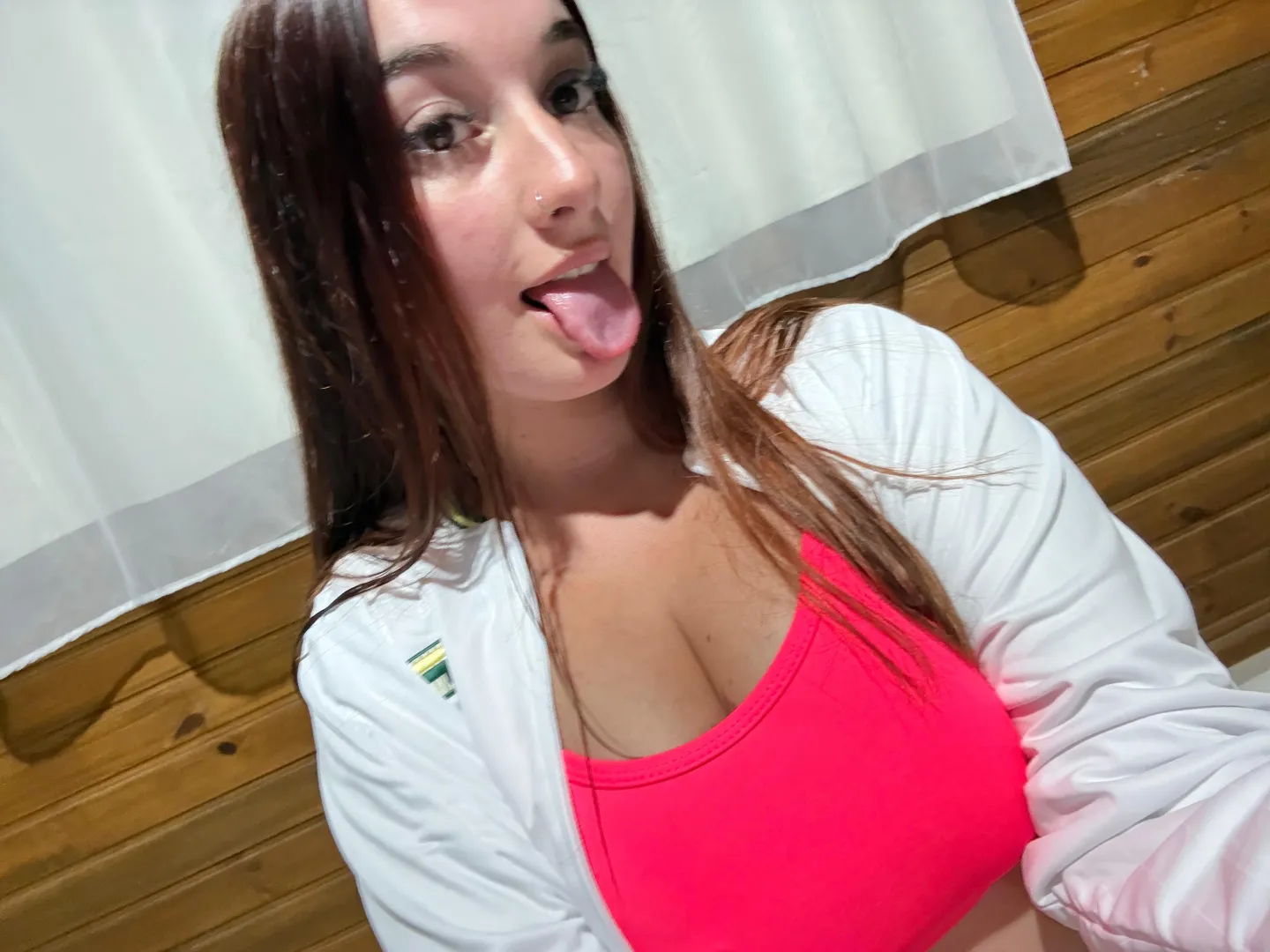 Leb im dorf und meine Titten hängen.. bin 19 würdet ihr? 