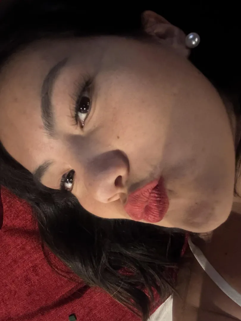 Let me kiss you and stain you with my red lipstick