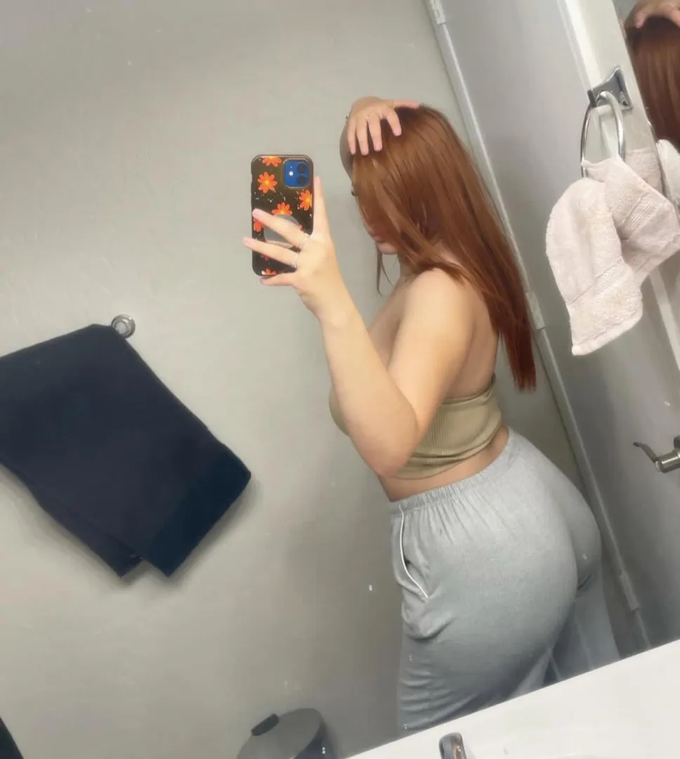 Love it when my gf wears sweats