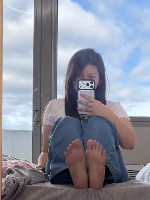 my feet got you acting broke again :3