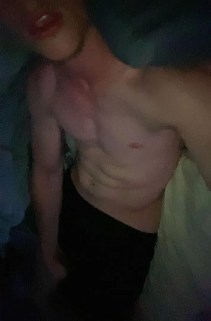 21 mf4, add me on snap blake.maxwell if interested too